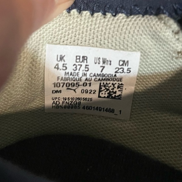 Puma Women’s Navy and Yellow Soccer Cleats size 7 (runs small) - Picture 2 of 3